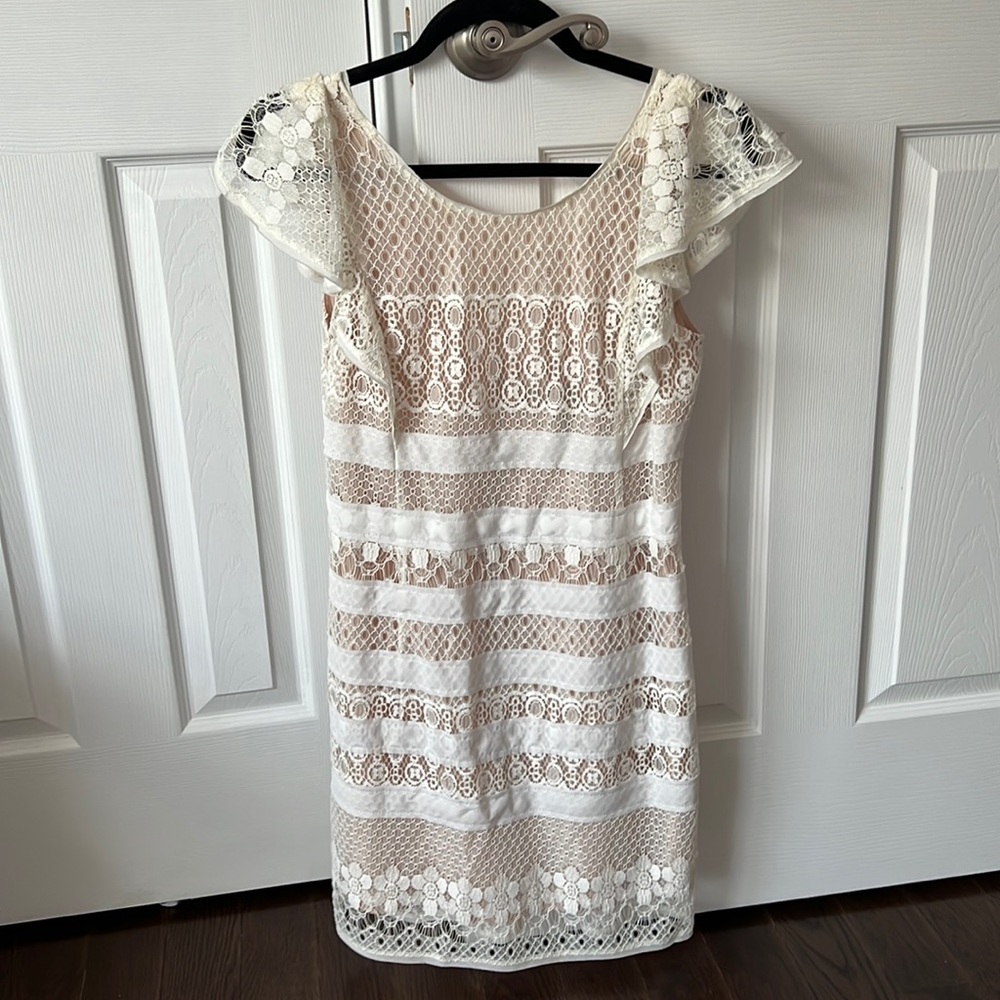BCBGMAXAZRIA WHITE LACE DRESS SIZE 6